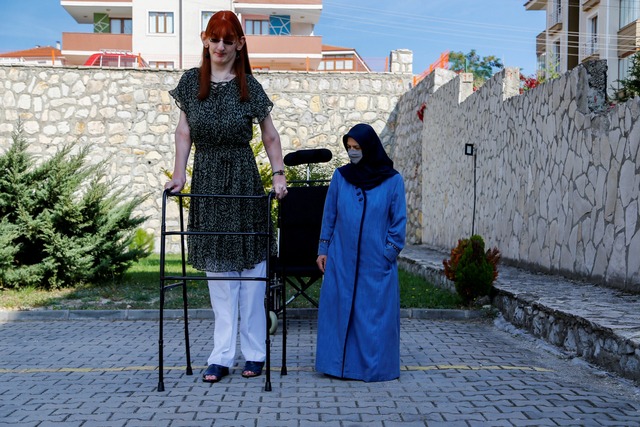 Rumeysa Gelgi Ditetapkan sebagai Perempuan Tertinggi di Dunia