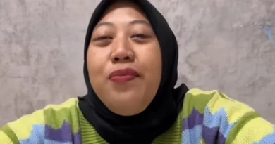 Viral Seorang Selebgram Wajahnya Disamakan dengan Gantungan Kunci