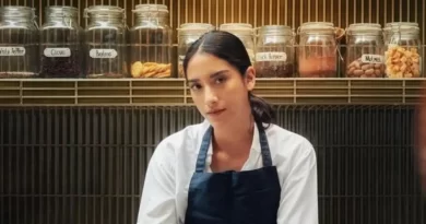 Wanita Cantik Sasha Sabrina Berselingkuh dengan Selebritas Hamish Daud