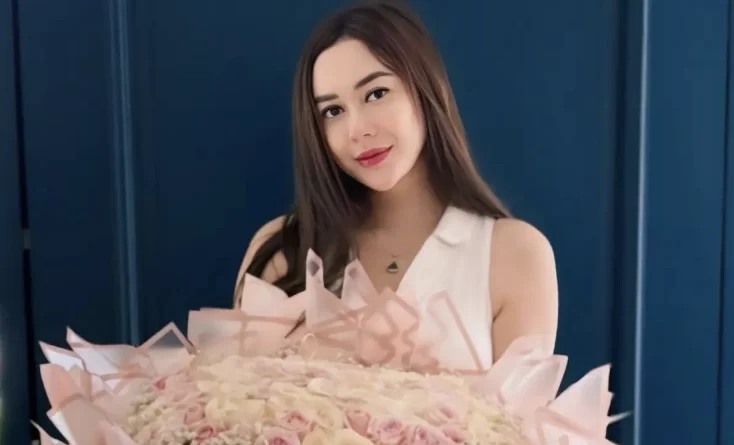 Gempar Artis Aura Kasih di Gosipkan Kedekatannya dengan Ridwan Kamil