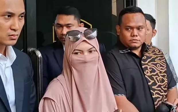 Wardatina meragukan Klaim Inara Rusli sudah dikenal kepada keluarga Insanul Fahmi