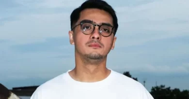 Aktor Ricky Harun Panik Digosipkan Bawa LC Duduk di Ruangan Gelap