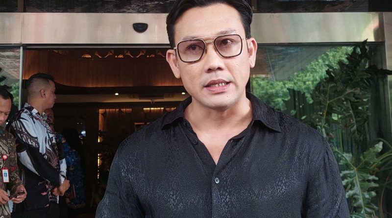 Gempar Denny Sumargo diGosipkan Punya Simpanan Atau Ani Ani di Bali