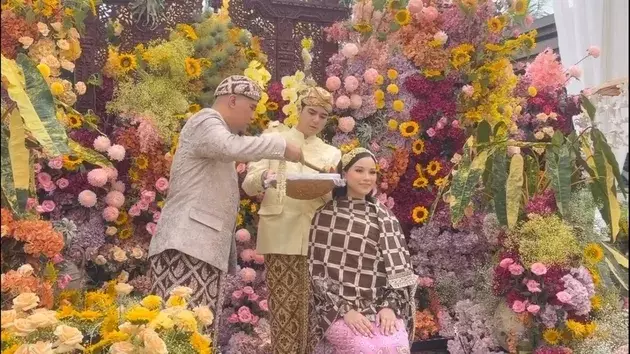 AL Curhat Setelah Syukuran 7 Bulanan Adat Sunda karena Menyesuaikan Latar Belakang Sang Istri