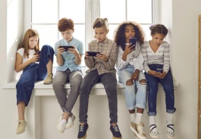 Komdigi Resmi Menetapkan PP TUNAS, Diwajibkan Platform Digital Membatasi Aksi Dibawah Umur Komdigi Resmi Menetapkan PP TUNAS, Diwajibkan Platform Digital Membatasi Aksi Dibawah Umur