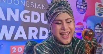 Penyanyi Legendaris Elvy Sukaesih Ingin Tambah Anak Meski Umur 74 Tahun