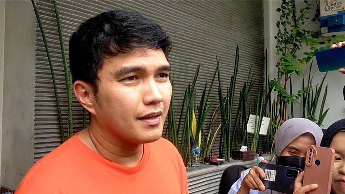 Banjir Pesan Tak Terduga, HP Aldi Taher Sampai Error Usai Nomor Disebut di Publik Banjir Pesan Tak Terduga, HP Aldi Taher Sampai Error Usai Nomor Disebut di Publik