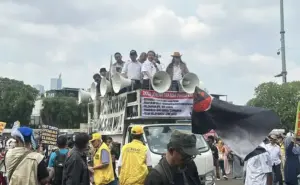 Roy Suryo Turun Demo, Menuntut Mantan Presiden Joko Widodo Buka Ijazah ke Masyarakat