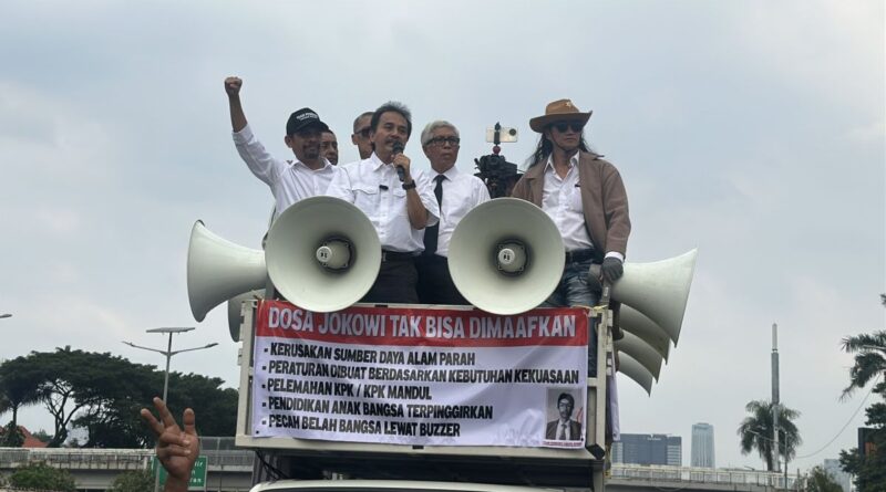 Roy Suryo Turun Demo, Menuntut Mantan Presiden Joko Widodo Buka Ijazah ke Masyarakat Roy Suryo Turun Demo, Menuntut Mantan Presiden Joko Widodo Buka Ijazah ke Masyarakat