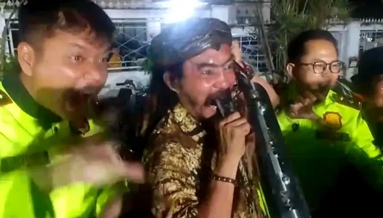 Viral Master Limbad Jengkel Langsung Gigit Knalpot Brong Saat Razia Polisi di Cianjur Jawa Barat