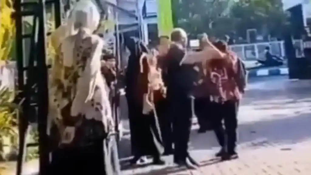 Viral Kepsek SMPN 18 Malang, Siswa Ditempeleng hingga Lebam