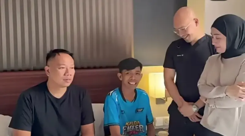 Pukulan Vicky Prasetyo buat Dede Sunandar Pingsan di atas Ring