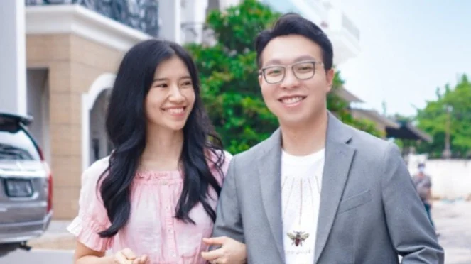 Reni Effendi tampak Semringah saat Richard Lee Keluar dari Lapas